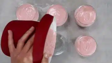 Erdbeermousse ohne Zucker: Anrichten