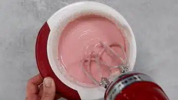 Erdbeermousse ohne Zucker: Rühren