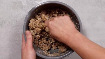 Granola ohne Zucker: Rühren