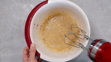 Haselnusskuchen ohne Mehl und Zucker: Verrühren
