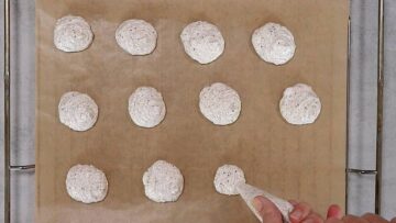 Haselnussmakronen ohne Zucker: Aufspritzen