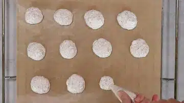 Haselnussmakronen ohne Zucker: Aufspritzen