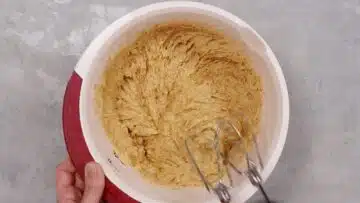 Hefezopf ohne Zucker: Rühren