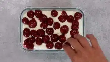 Hüttenkäse Auflauf backen