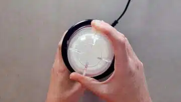 Kalorienarmer Käsekuchen: Pulverisieren im Mixer