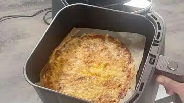 Keto Pizza backen im Airfryer