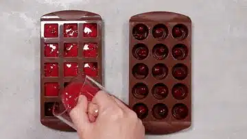 Kirschpralinen ohne Zucker: einfüllen