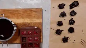 Kirschpralinen ohne Zucker: überziehen