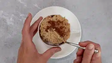 Low Carb Apfel Tassenkuchen: Erhitzen