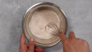 Low Carb Apfel Tassenkuchen: Mischen