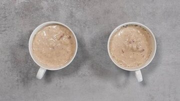 Low Carb Apfel Tassenkuchen: Verteilen