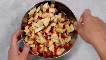 Low Carb Apple Crumble ohne Zucker: Mischen