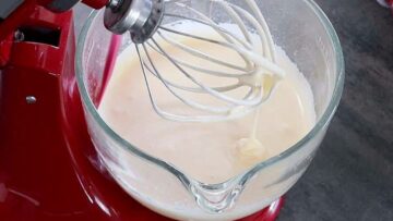 Low Carb Bienenstich ohne Zucker: Aufschlagen