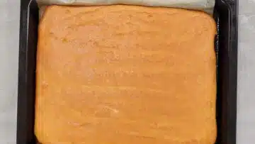 Low Carb Biskuitrolle: Backen