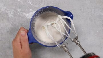 Low Carb Biskuitrolle: Füllung zubereiten