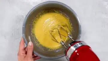 Low Carb Biskuitrolle: Rühren