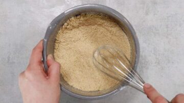 Low Carb Brötchen ohne Ei: Mischen