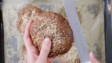 Low Carb Burger Brötchen: Anrichten