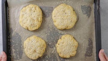 Low Carb Burger Brötchen: Backen