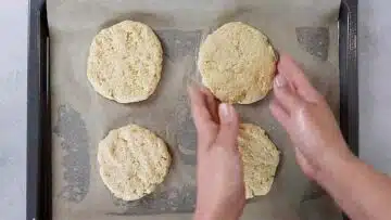 Low Carb Burger Brötchen: Formen