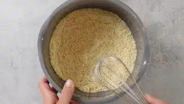 Low Carb Burger Brötchen: Mischen