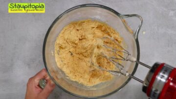 Low Carb Butterkuchen vermengen