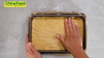 Low Carb Butterkuchen verteilen