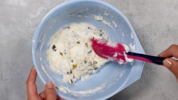 Low Carb Chili Cheese Nuggets: Verrühren