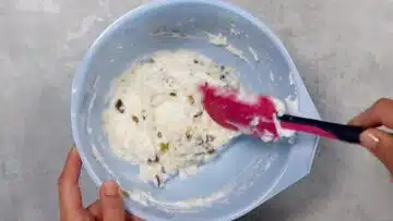 Low Carb Chili Cheese Nuggets: Verrühren