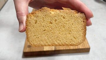 Low Carb Erdnussbutter Kuchen ohne Zucker: Anschneiden