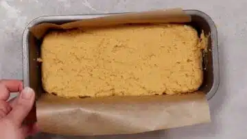 Low Carb Erdnussbutter Kuchen ohne Zucker: Umfüllen