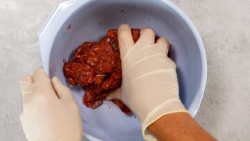 Low Carb Frikadellen kneten