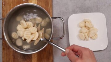 Low Carb Gnocchi: Fertigstellen