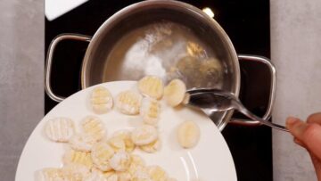 Low Carb Gnocchi: Kochen