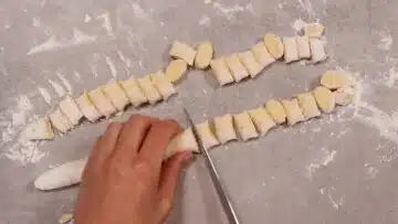Low Carb Gnocchi: Schneiden