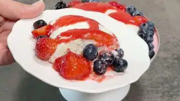 Low Carb Joghurtbombe ohne Zucker: Dekorieren