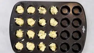 Low Carb Käsebällchen: Backen