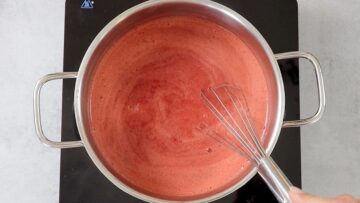 Low Carb Käsekuchen mit Erdbeeren: Kochen