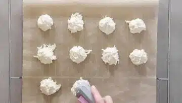 Low Carb Käseplätzchen: Verteilen