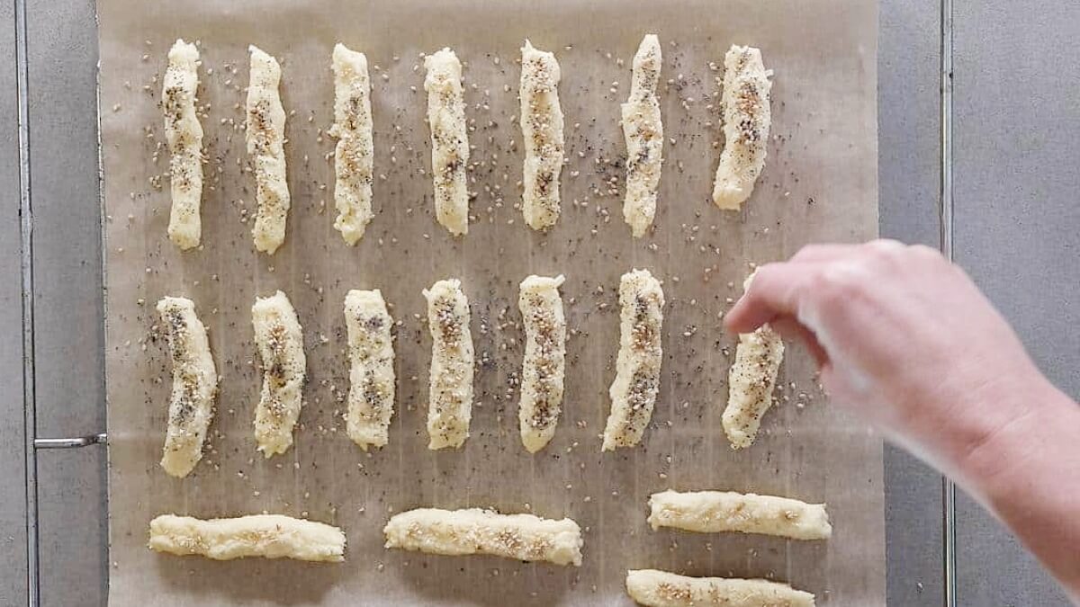 Low Carb Käsestangen: backen