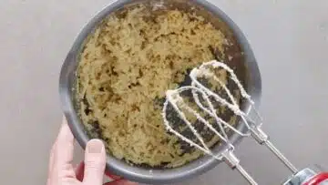 Low Carb Käsestangen: Rühren