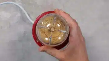 Low Carb Körnerbrot ohne Mehl Leinsamen mahlen