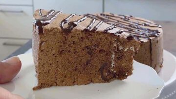 Low Carb Luftkuchen ohne Butter: Anschneiden