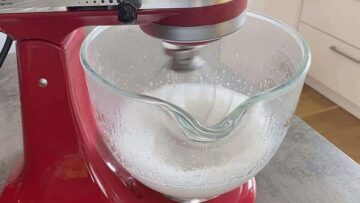 Low Carb Luftkuchen ohne Butter: Steif schlagen