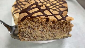 Low Carb Nusskuchen: anschneiden