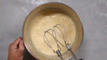 Low Carb Nusskuchen: aufschlagen