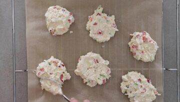 Low Carb Quarktaler: Teigkleckse formen und backen