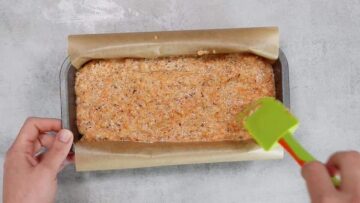 Low Carb Rüblikuchen ohne Mehl: Verteilen