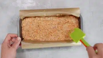 Low Carb Rüblikuchen ohne Mehl: Verteilen