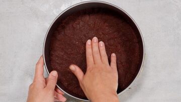Low Carb russischer Zupfkuchen ohne Zucker Boden verteilen und festdrücken